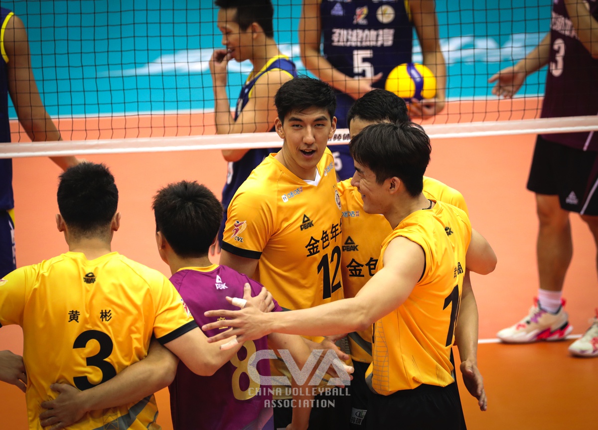 包含排球联赛上演强强对话，三湘貔貅队逆转岭北灰熊队，团队配合流畅；韧性与执行并存的词条