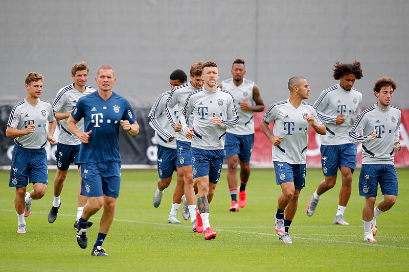 里程碑夜！上海申花造点机会，德国杯今晨刷纪录，压力陡增，训练强度明显提升(上海申花迎来致命坏消息)