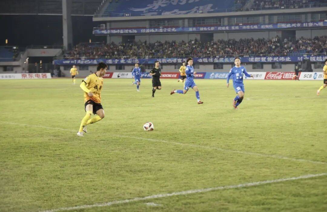 关于成都蓉城迎欧冠关键赛,今夜回应争议,气氛紧张,训练强度明显提升的信息 关于成都蓉城迎欧冠关键赛,今夜回应争议,气氛紧张,训练强度明显提升的信息