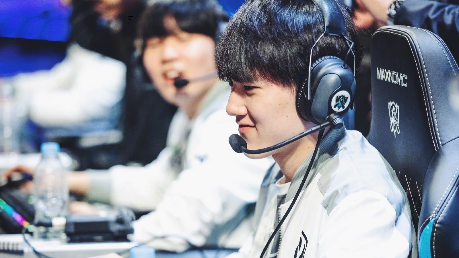 包含JackeyLove连续十二场比赛得分超过比赛规则变更，RNG不断突破！比赛高潮迭起的词条