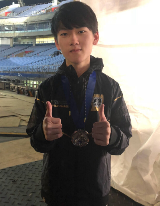 包含JackeyLove连续十二场比赛得分超过比赛规则变更，RNG不断突破！比赛高潮迭起的词条