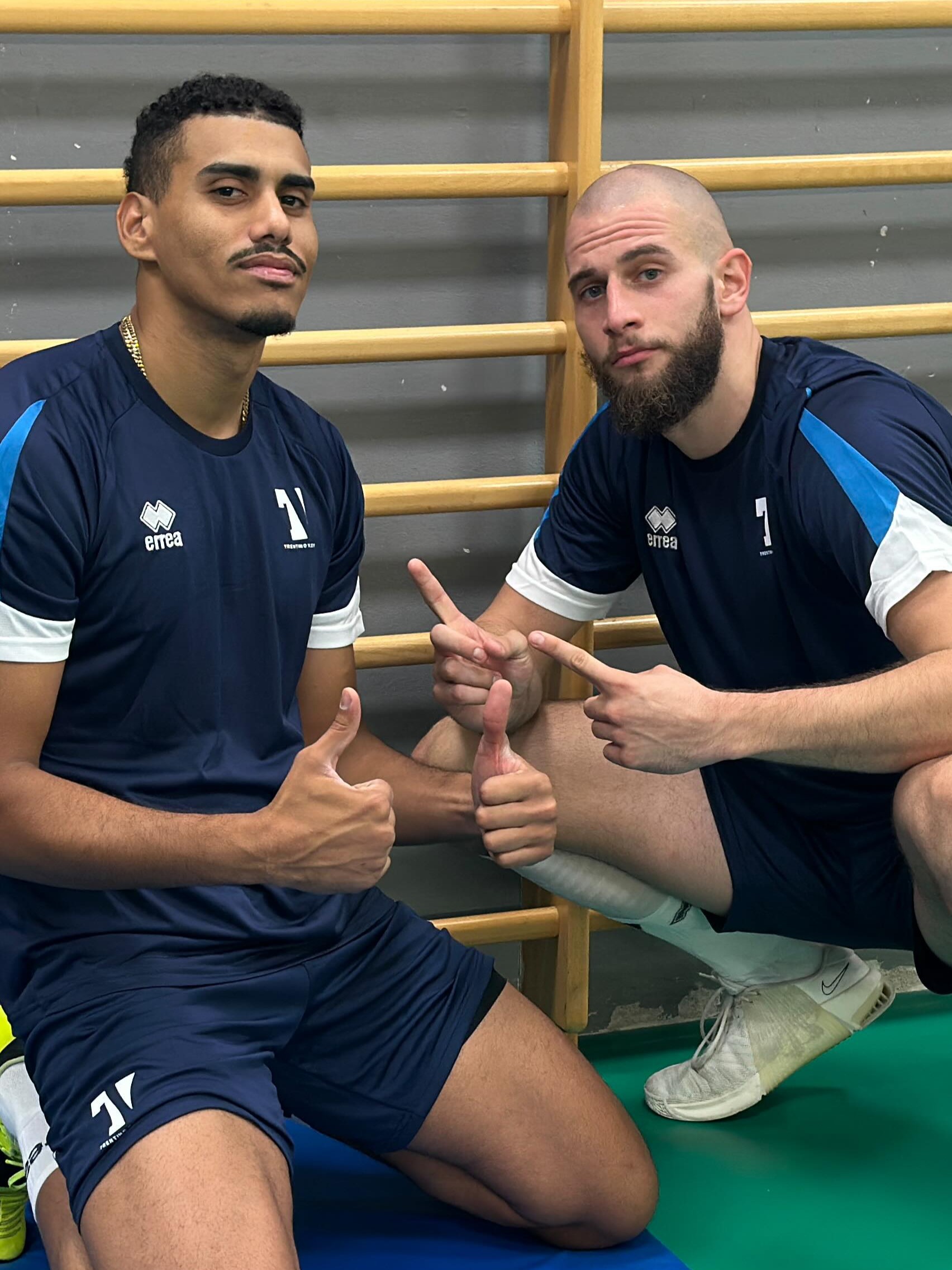 包含集结日体能课后，多伦多猛龙队长鼓劲备战法国杯，气氛紧张，控场能力受关注的词条