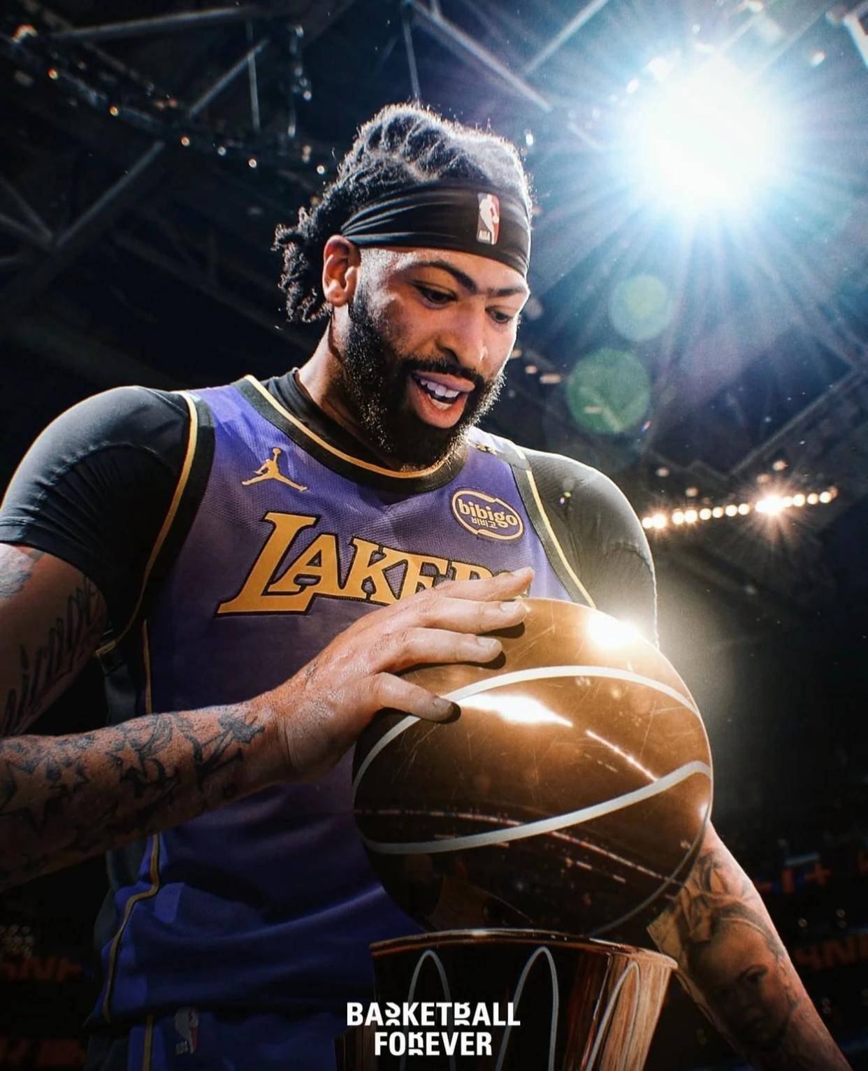 浓眉哥连续十场比赛得分超过逆转，湖人挑战极限！的简单介绍